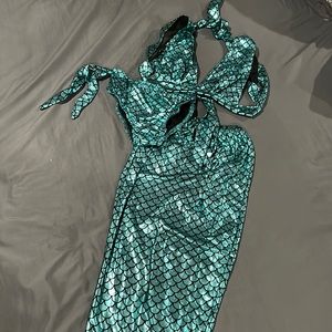 Three piece mermaid swim suit. Girls size 7 years.